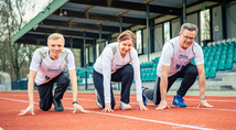 Stehen schon in den Startlöchern für den St. Elisabeth Firmenlauf (v. l. n. r.): Mika Menzel,
LM:V Veranstaltungsservice Herne, Dr. Sabine Edlinger, Geschäftsführerin der St. Elisabeth Gruppe – Katholische Kliniken Rhein-Ruhr und Rüdiger Döring, Stadt Herne