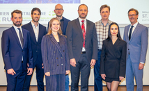 Prof. Dr. Christian Ukena, Direktor der Medizinischen Klinik II – Kardiologie / Angiologie des Marien Hospital Herne (4.v.r.), tauschte sich beim „Herner Update Kardiologie 2026“ mit Fachkollegen über aktuelle Entwicklungen in der Herzmedizin aus.